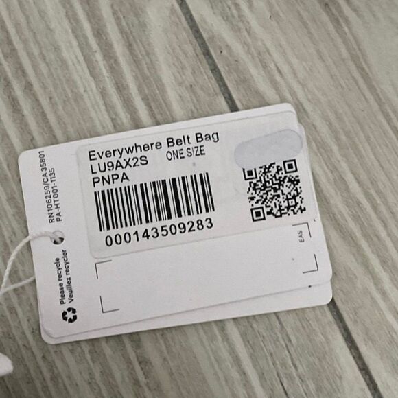 NWT EXTENDED STRAP lululemon everywhere belt bag 1L - pink pastel, strawberry - Picture 9 of 11